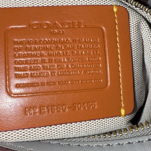 EXCELLENT CONDITION COACH ROGUE 25 with RIVETS - Picture 7 of 7